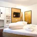 Garni Arosa 4*