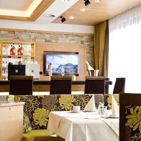 Garni Arosa Hotel 4*