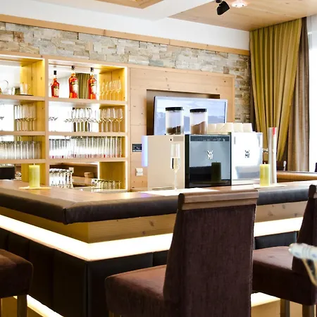 酒店 Garni Arosa 4*